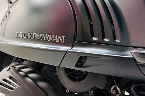 Quando Giorgio Armani disegnò la "sua" Vespa